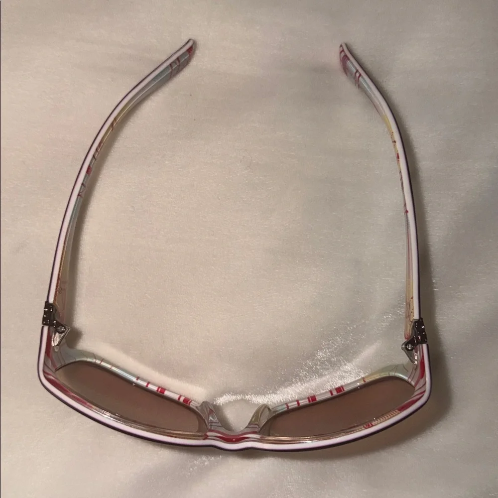 OAKLEY DISCREET Sunglasses in Purple, used condition/flawed